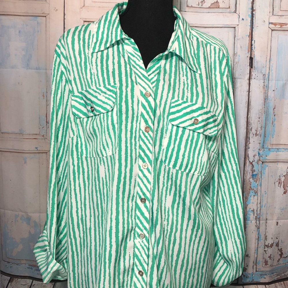 Green and white long sleeve XL blouse